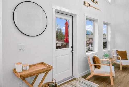 Hideaways Mins to Lake King Bed Dbl Garage AC in Windermere (BC)