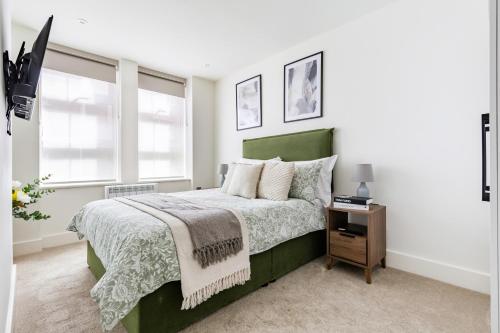 2BR Hideaway Steps to Edgware Rd Station & Hyde Park, London