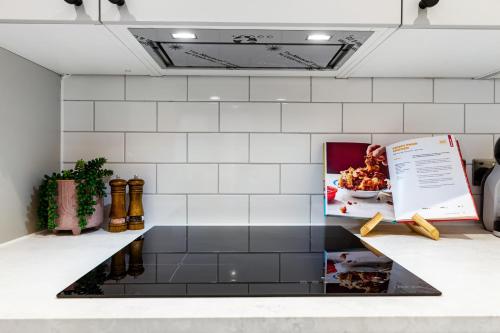 2BR Hideaway Steps to Edgware Rd Station & Hyde Park