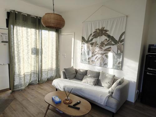 Maison cosy et élégante -Tram A et E à 300 m, - Bordeaux 15 min - Location saisonnière - Cenon