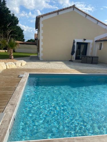 Maisons 8 personnes in Paizay-le-Chapt