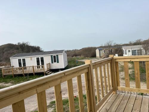 View, Bungalow neuf dans les dunes, acces direct a la plage in Dannes