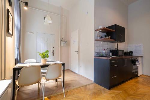 Modern Black Loft Studio Next to New York Café, Budapešť