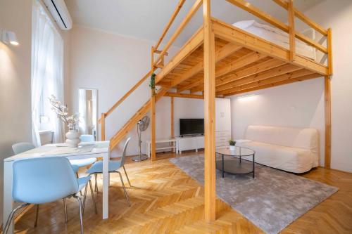 Bright White Studio Next to a Famous New York Café, Budapest