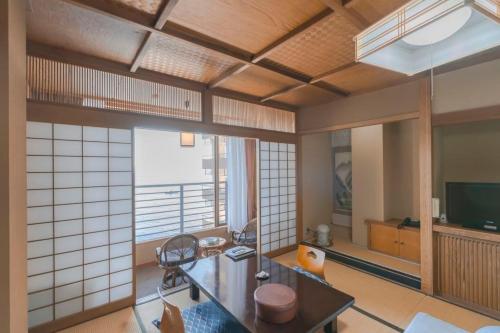room detail thumbnail 1