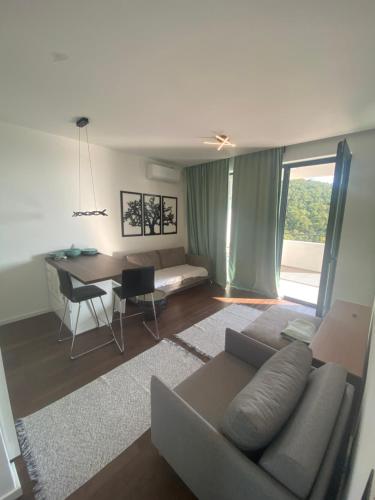 Unin Apartman, Kosmaj Renew, Rogača (Unin Apartman, Kosmaj Renew, Rogaca) in Nemenikuce