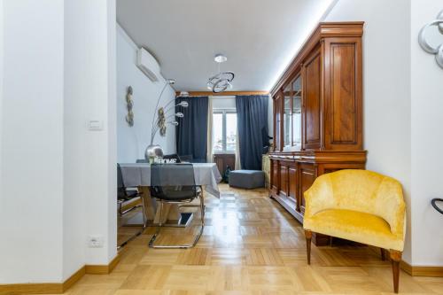Enchanting Navigli Base