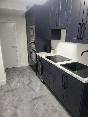 Modern Ensuite Room in Andover, Hampshire - Kings Worthy