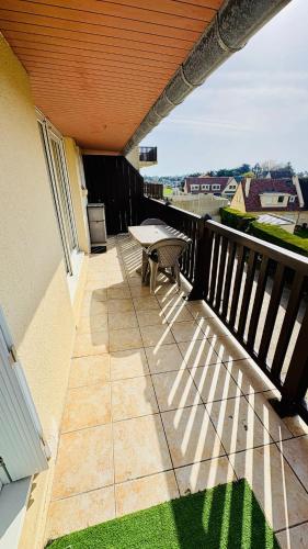 L'Embrun, paisible appartement - résidence front de mer (L'Embrun, paisible appartement - residence front de mer) in Bernieres-sur-Mer