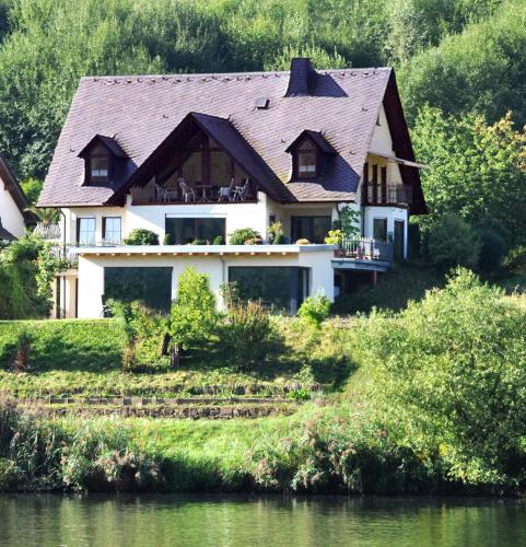 Ferienwohnung am Moselufer - Apartment - Zell an der Mosel