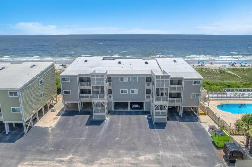 Beach Birds by Oak Island Accommodations - Fort Caswell, NC
