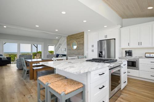 Beach Buzz by Oak Island Accommodations in Caswell Beach (NC)