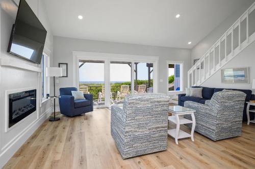 Beach Buzz by Oak Island Accommodations in Caswell Beach (NC)