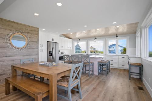 Beach Buzz by Oak Island Accommodations in Caswell Beach (NC)