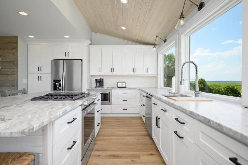 Beach Buzz by Oak Island Accommodations in Caswell Beach (NC)