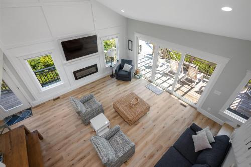 Beach Buzz by Oak Island Accommodations in Caswell Beach (NC)