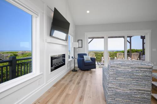 Beach Buzz by Oak Island Accommodations in Caswell Beach (NC)