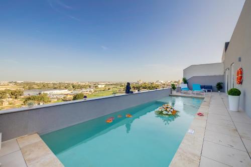 Superlative 3BR Penthouse, Private Pool and Views – khách sạn tại Gudja