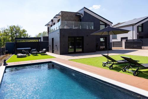 Exterior view, Villa Porta Verde III - Private Pool and Jacuzzi Villa in Balatonalmadi