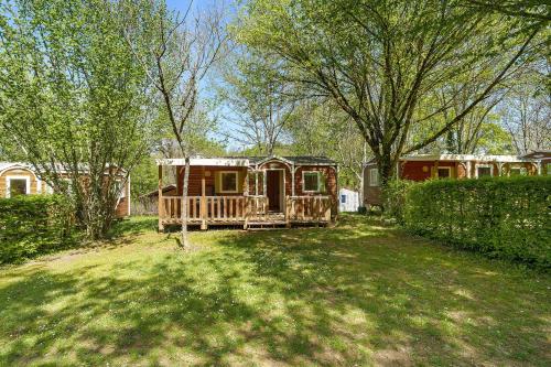 Mobilhome Chataignier 4p climatisé – khách sạn tại Villefranche-du-Perigord