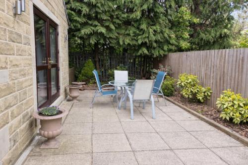 Iekārtas, Large 2-Bedroom Bungalow near Airedale Hospital, Keighley, Convenient Location with Parking in Steeton