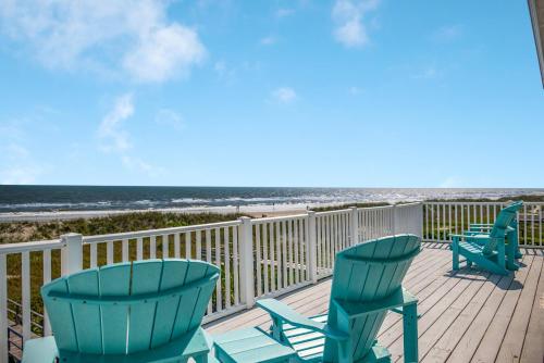 Beach Walkers by Oak Island Accommodations - Fort Caswell, NC