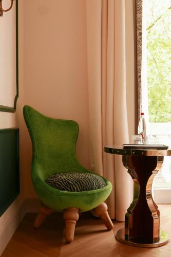 room detail thumbnail 1