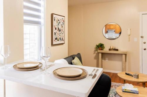 Cozy 1 Bedroom Apartment-Direct Bus to NYC in West New York