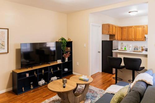 Cozy 1 Bedroom Apartment-Direct Bus to NYC in West New York