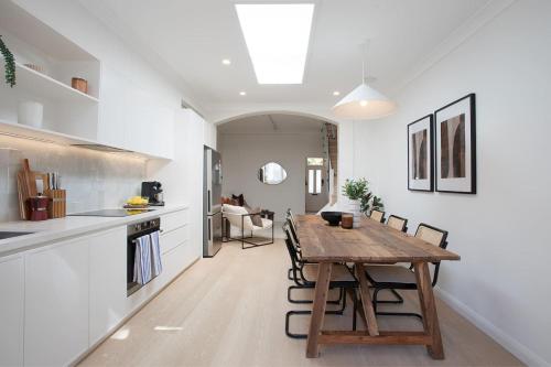 Surry Hills 3BR Family Home with Parking and Garden - image 7