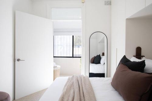 Surry Hills 3BR Family Home with Parking and Garden - image 12