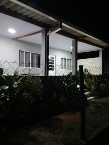 Kitnet na mata atlantica in Picinguaba (Sao Paulo)
