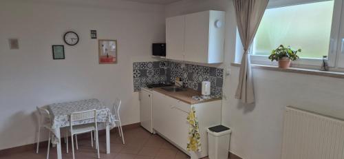 Apartma in the countryside under Storžič (Apartma in the countryside under Storzic) in Trstenik