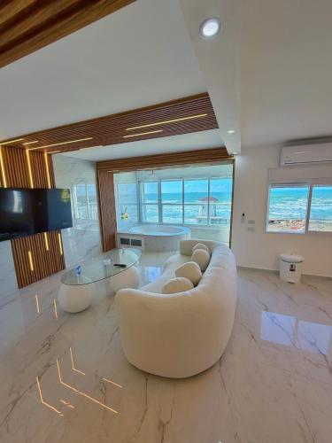 ibiza By the Sea סוויטת יוקרה איביזה על הים in Kiryat Yam