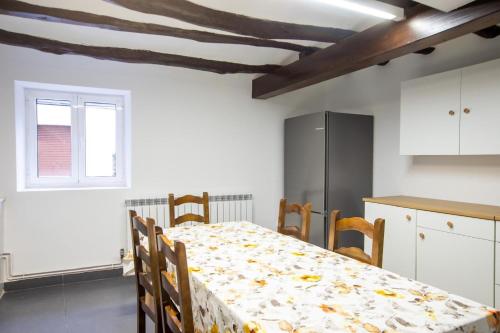 coqueta casa rural con terraza y barbacoa in Mendigorría