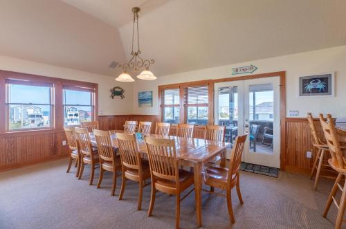 Sea Shellter - S Nags Head South Creek Acres 150 Ft to Beach Elevator Pool Hot Tub Pool Table - image 2