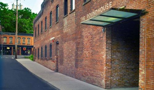 Roundhouse Roundhouse is conveniently located in the popular Beacon area. The property has everything you need for a comfortable stay. Service-minded staff will welcome and guide you at Roundhouse. Flat screen t