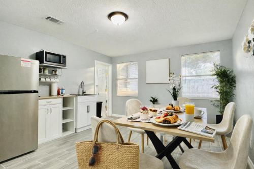 Tranquil Retreat King Bed, Office, Patio in Lakeland, USA