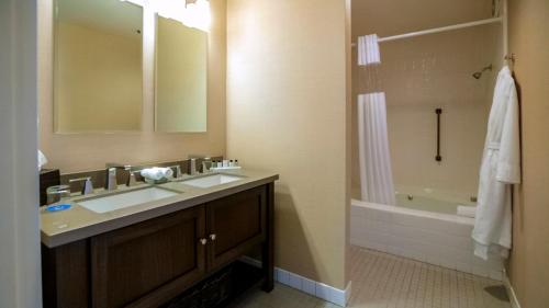Cupertino Hotel Room Type - Fireplace Suite