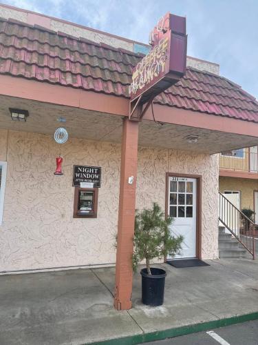 Crystal Motel in Red Bluff