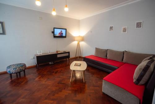 Casa amplia para 7 con garaje, parrilla y espacio de trabajo en zona residencial de Mendoza