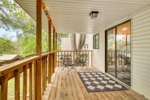 Fishermen's Oasis! Steps to Dtwn & White River in Kotera (AR)