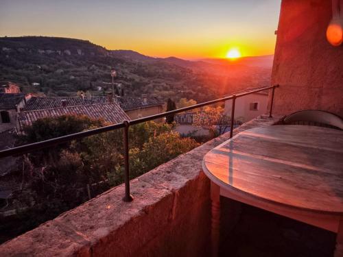 Authentic Charming Saignon Village House with Terrace 2BR and 2BA, Saignon