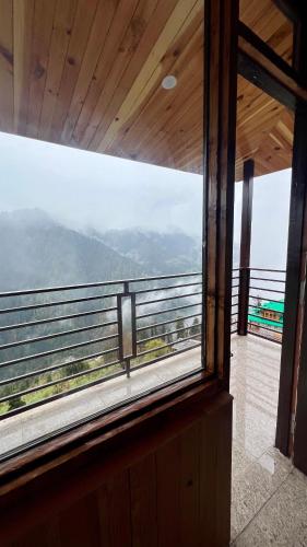 Skats, Nesto Stay and Cafe, Shoja Jibhi in Jibhi