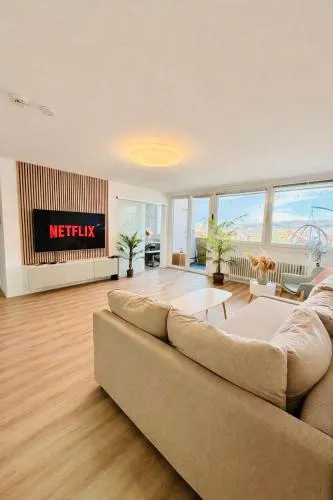 Stylish Apartment Balcony 2 BR Central in Kaiserslautern, Deutschland