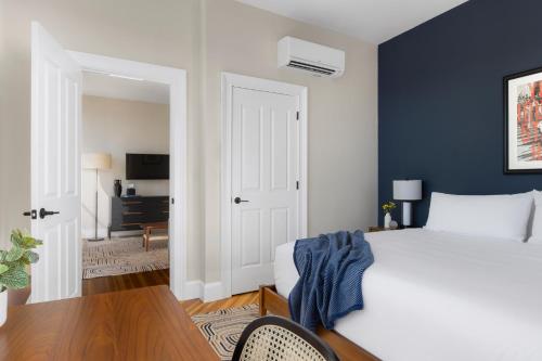 The Courier Hotel - image 8
