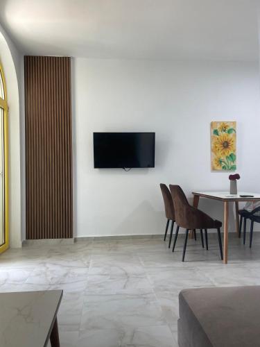 Santorini Drimadh Apartment - image 4