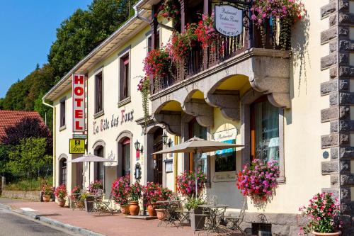 . Logis Hôtel Restaurant La Tête Des Faux