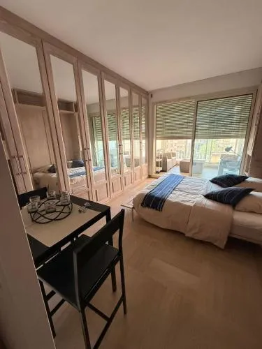 Luxury Retreat in Monaco with Rare Private Parking, Pool, AC and Wifi photo 2