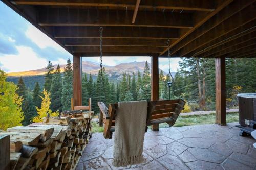 Tranquil 3-bedroom cabin in wonderful Fairplay perfect for relaxing – khách sạn tại Sông Blue